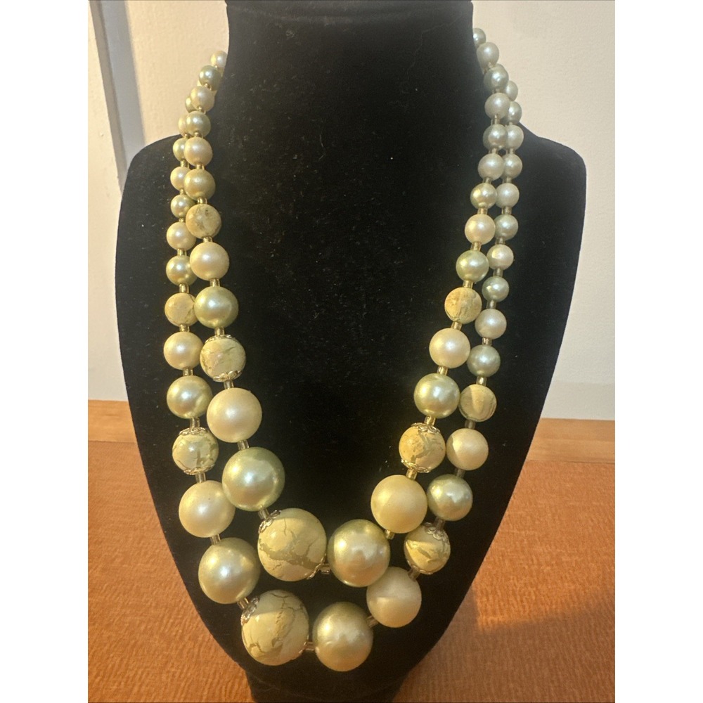 Vtg Chunky Double Strand Ivory & Green Faux Pearl Necklace 18"‎